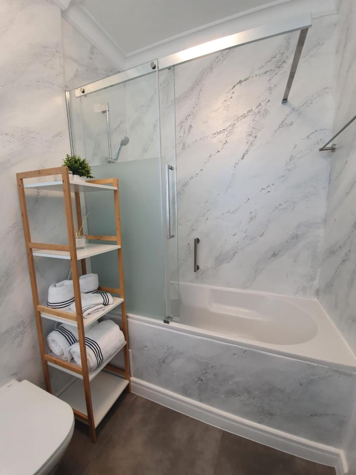 Tzuba Luxury Coresi Mall