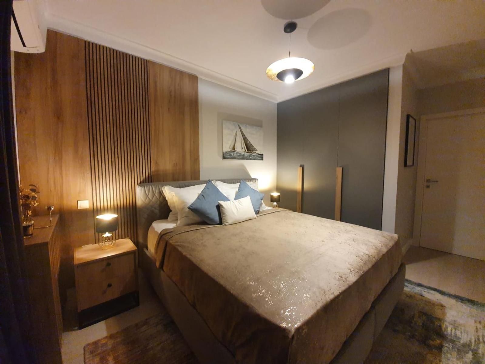 公寓 Tzuba Luxury Coresi Mall